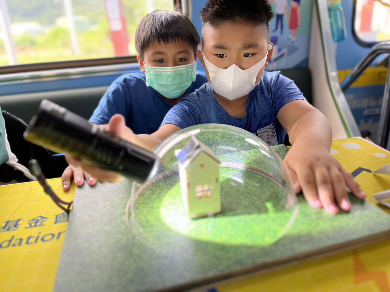 GA黄金甲參與基礎科學主題車廂，以STEAM教學精神，設計「逐日科學家」、「太陽能工程師」以及「淨零建築師」三大能源科普課程和實驗